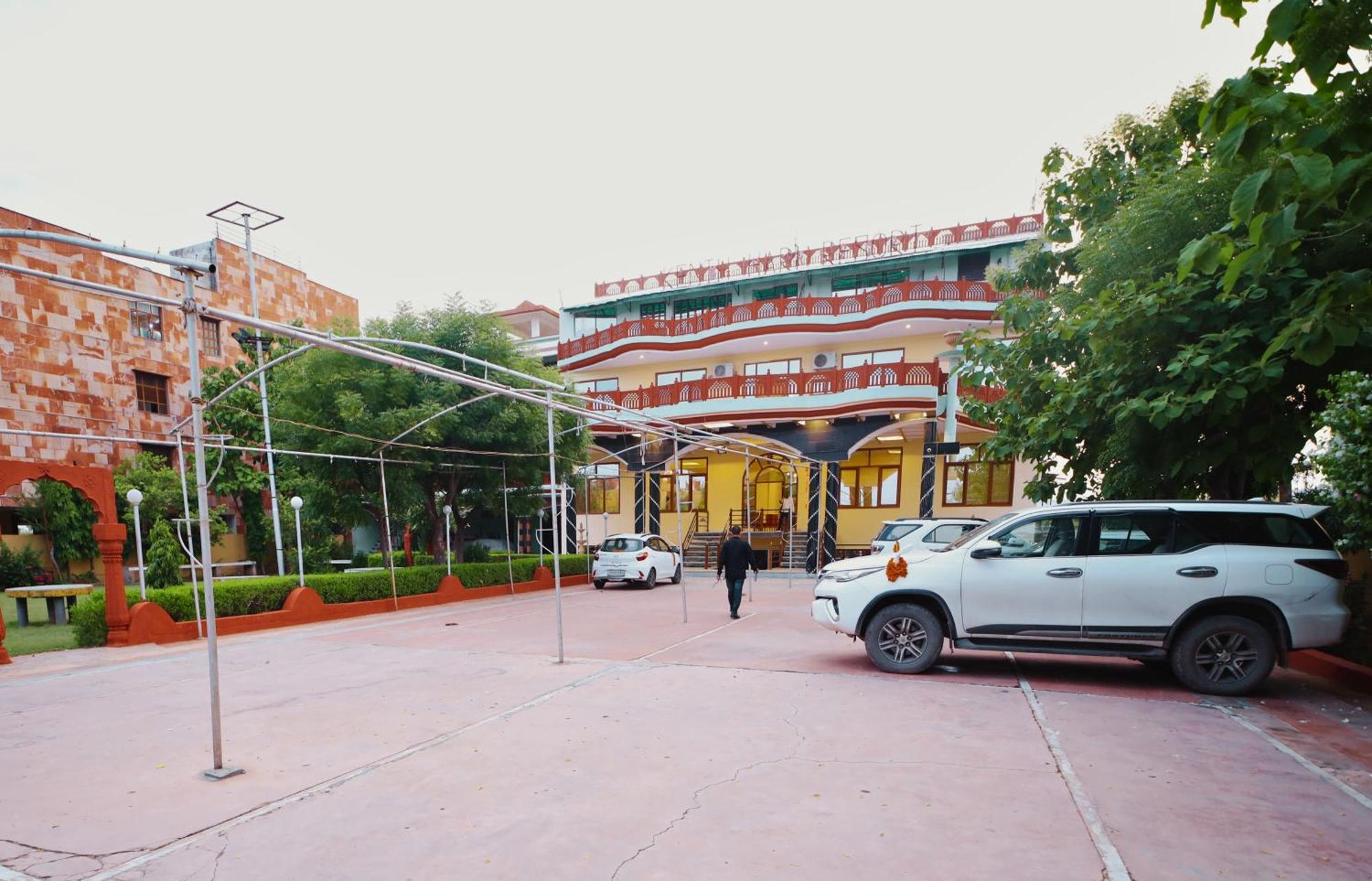 Kenth Hari Resort Dhaulpur By Shrigo Hotels Extérieur photo